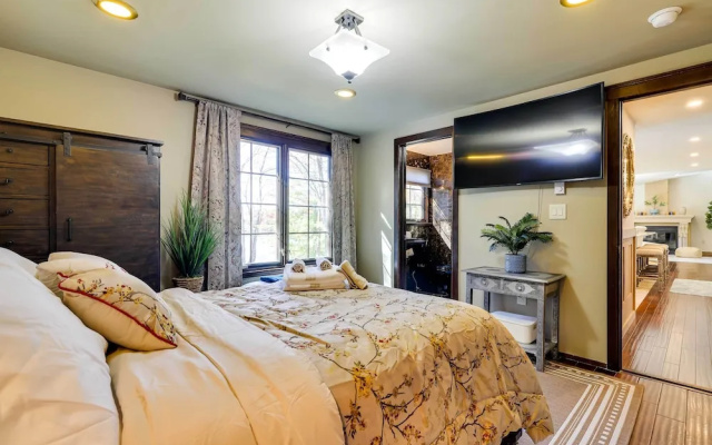photo 4 of Luxe Lake House w/ Private Beach in Pocono Summit