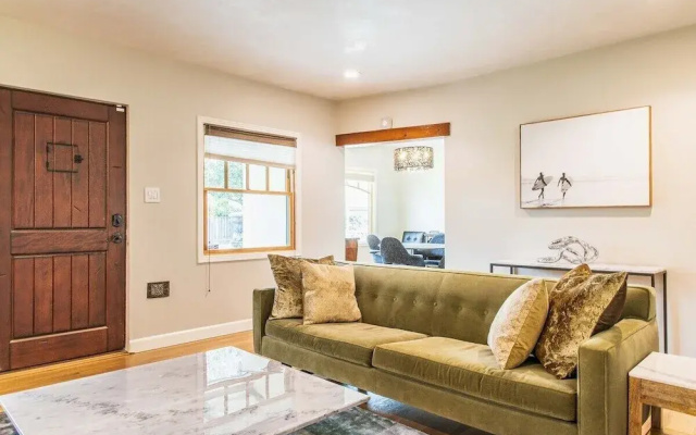 photo 2 of Stunning Rose Garden - San Jose Two Bedroom
