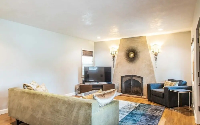 photo 5 of Stunning Rose Garden - San Jose Two Bedroom