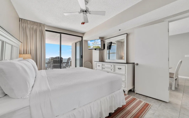 photo 2 of Stunning Views, 3bd/2ba w/ Private Balcony