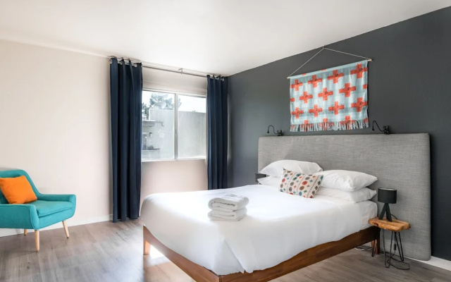 photo 2 of Stylish 1BR Apt Old Town by WanderJaunt