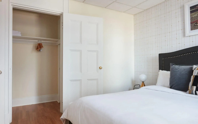 photo 4 of Stylish 1BR + Train | Theatre District | Evonify