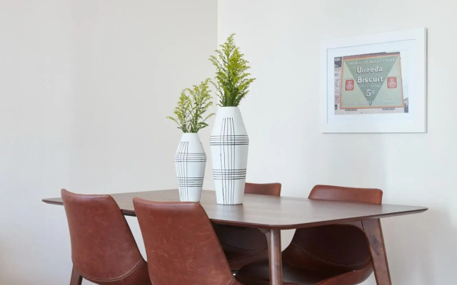 photo 5 of Stylish 1BR + Train | Theatre District | Evonify
