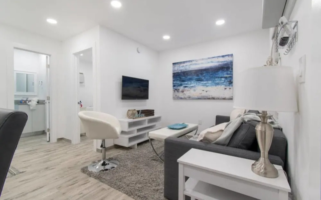 photo 2 of Stylish 1BR W Parking Space & Near the Beach 1