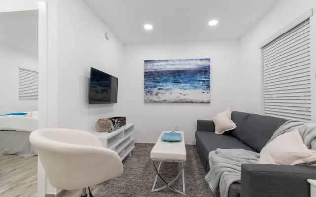 photo 3 of Stylish 1BR W Parking Space & Near the Beach 1