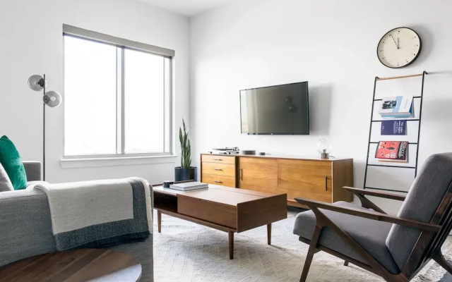 photo 3 of Stylish 1BR1BA in Downtown by Lyric