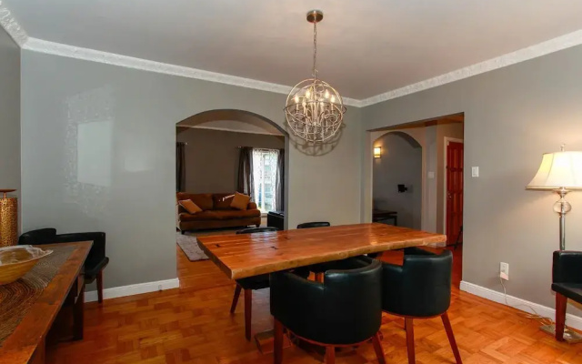 photo 2 of Stylish 2BR Sunset House W Parking by RedAwning