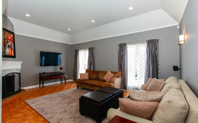 photo 3 of Stylish 2BR Sunset House W Parking by RedAwning