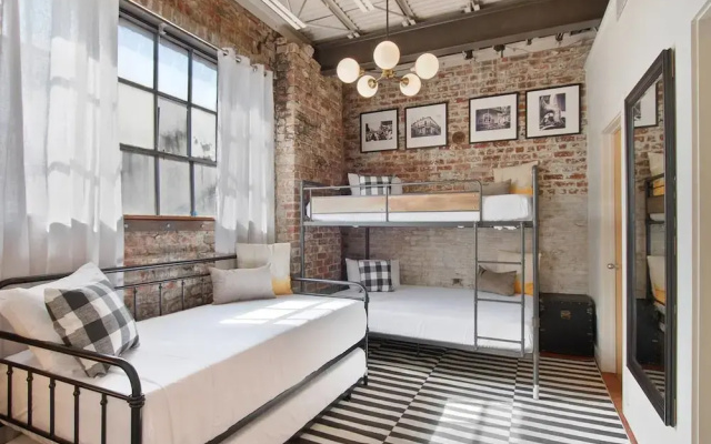 photo 2 of Stylish 2br/2ba Apt in Warehouse District by Domio
