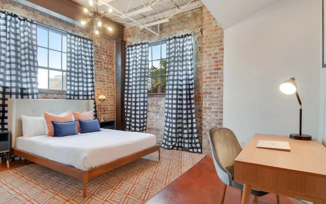photo 4 of Stylish 2br/2ba Apt in Warehouse District by Domio