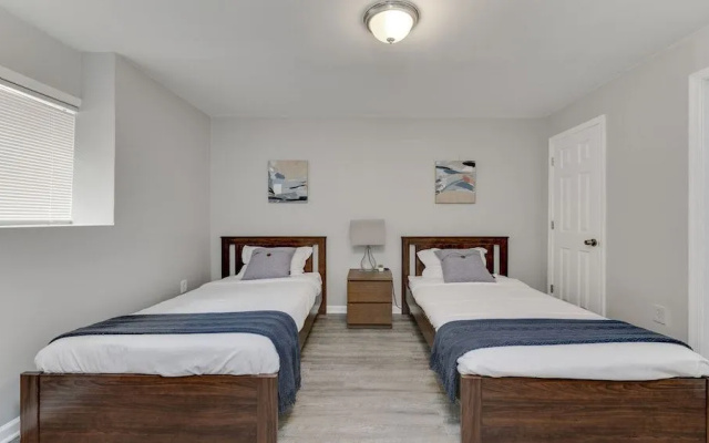 photo 2 of Stylish 3BR 3BA Colonial House by Cozysuites