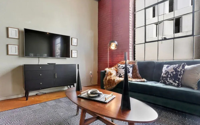 photo 2 of Stylish 3br/3ba Industrial Apt in Nola by Domio