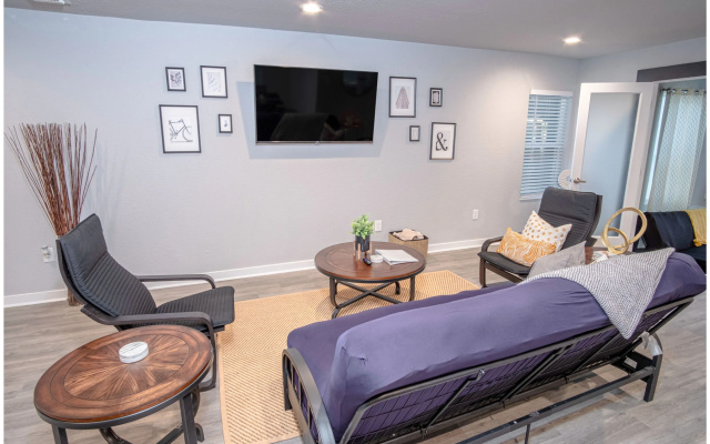 photo 2 of Stylish 4 Br/2ba Renovated Home Near Downtown