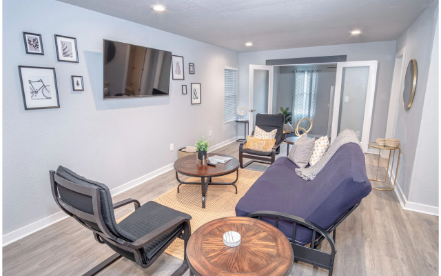 photo 3 of Stylish 4 Br/2ba Renovated Home Near Downtown