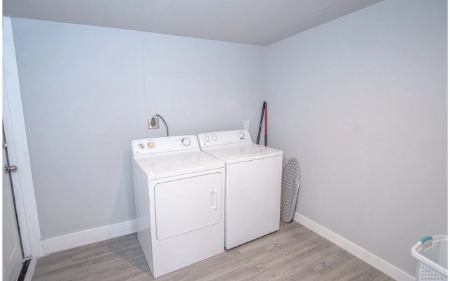 photo 4 of Stylish 4 Br/2ba Renovated Home Near Downtown