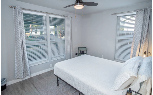 photo 5 of Stylish 4 Br/2ba Renovated Home Near Downtown