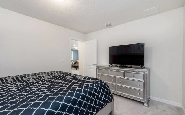 photo 2 of Stylish and Stunning 5BD Pool Home in Solterra - #5st452