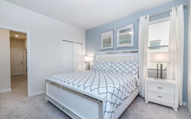 photo 4 of Stylish and Stunning 5BD Pool Home in Solterra - #5st452