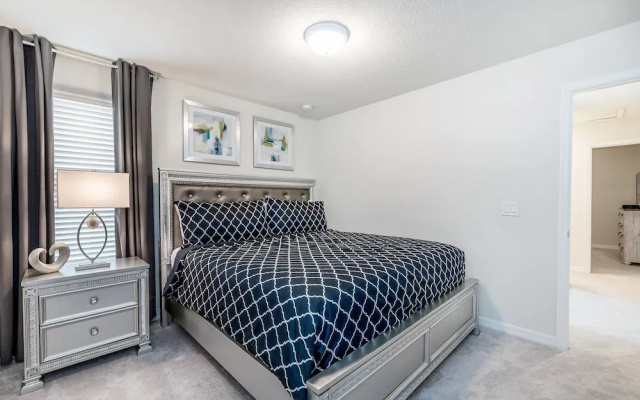 photo 5 of Stylish and Stunning 5BD Pool Home in Solterra - #5st452