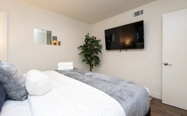 photo 2 of Stylish Apartment near Dodger St