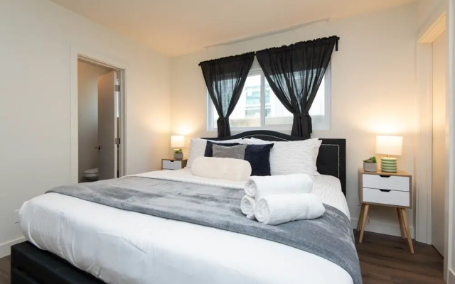 photo 3 of Stylish Apartment near Dodger St