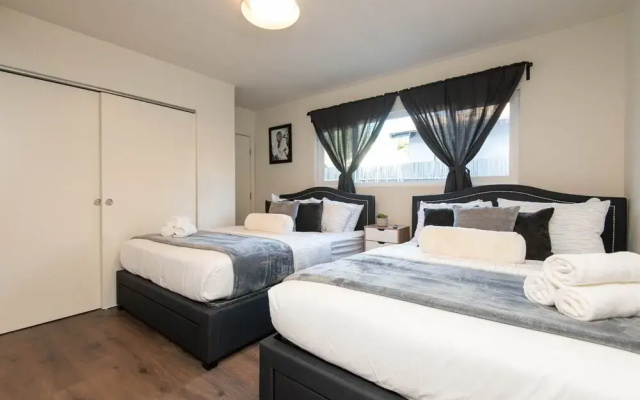 photo 5 of Stylish Apartment near Dodger St