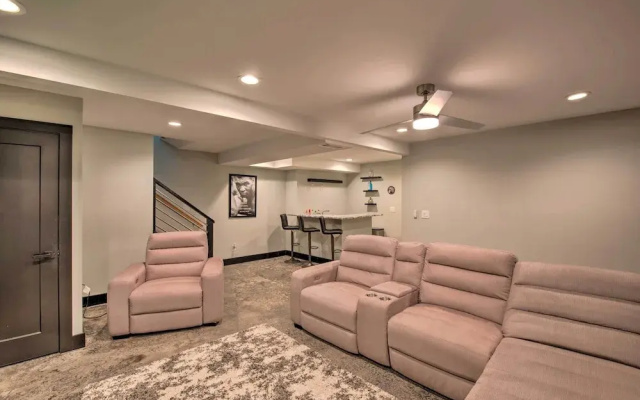 photo 2 of 5 Mi to Mercedes-benz Stadium: Stylish ATL Retreat