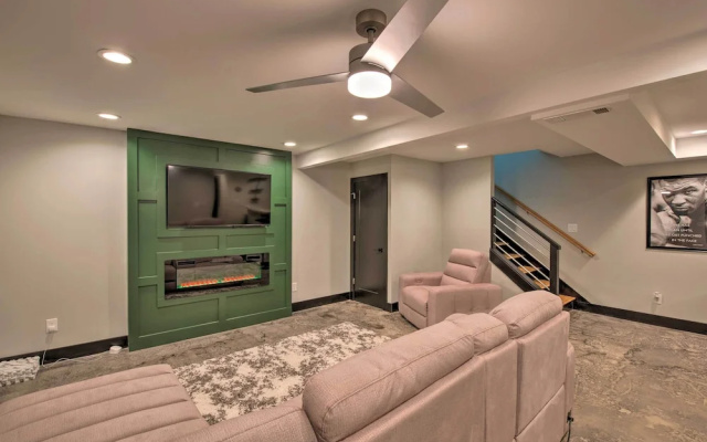 photo 3 of 5 Mi to Mercedes-benz Stadium: Stylish ATL Retreat