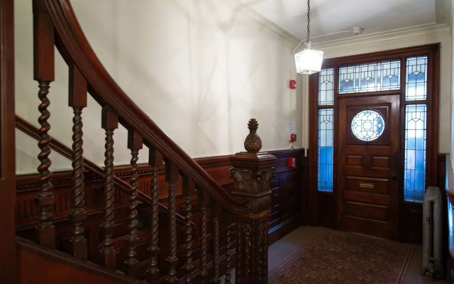 photo 2 of Stylish Brownstone Back Bay Apartments