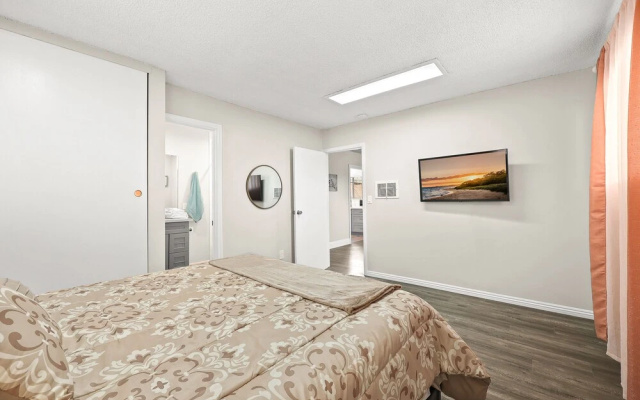 photo 5 of Stylish & Charming 15min to Downtown LA
