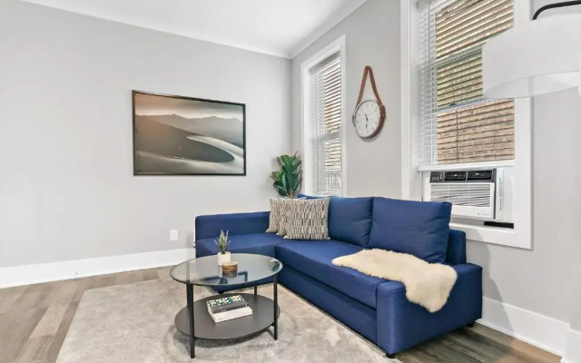 photo 2 of Stylish Comfortable 2-Bedroom 1 Bath West Town