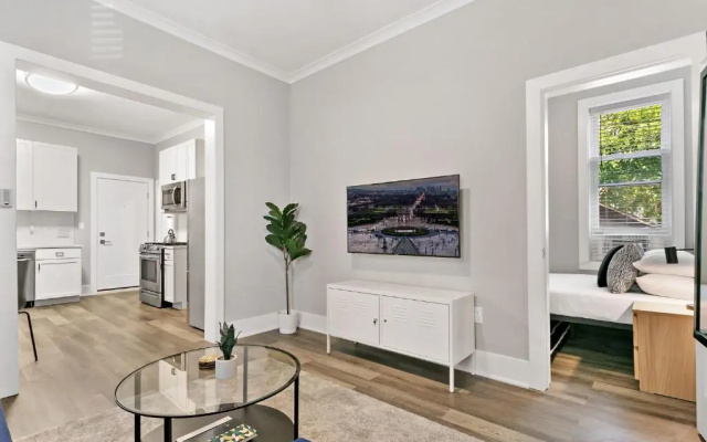 photo 4 of Stylish Comfortable 2-Bedroom 1 Bath West Town