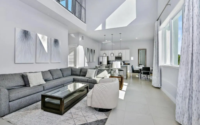 photo 2 of Stylish Condo near Disney w Hotel Amenities 7770- 26-110