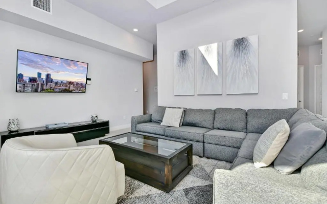 photo 3 of Stylish Condo near Disney w Hotel Amenities 7770- 26-110