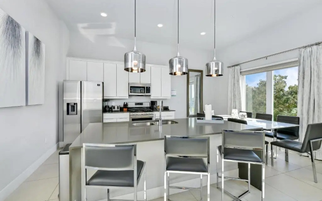 photo 4 of Stylish Condo near Disney w Hotel Amenities 7770- 26-110