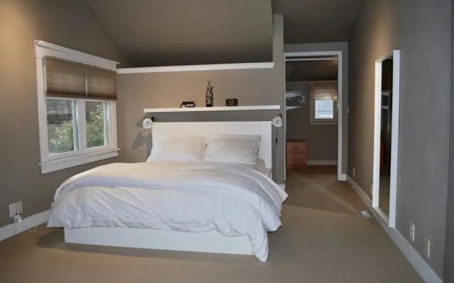 photo 5 of Stylish Craftsman Premium Comfort