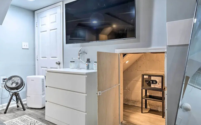 photo 5 of Stylish DC Studio ~ 5 Mi to National Mall!