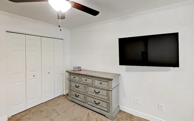 photo 4 of Stylish Desert Oasis - 3 Br Home