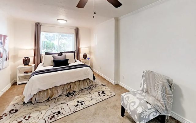 photo 5 of Stylish Desert Oasis - 3 Br Home