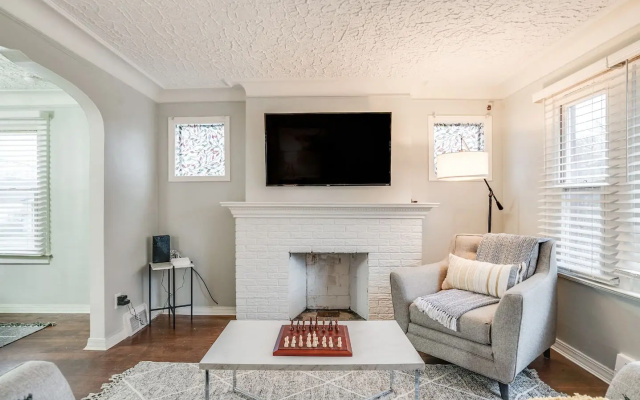 photo 3 of Stylish getaway of University District