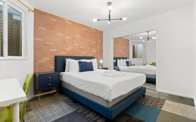photo 3 of Stylish Green n Gold 2BR 1Bath Apartment
