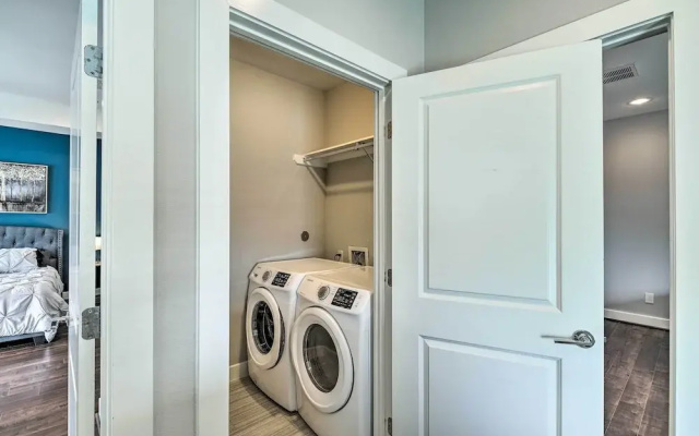 photo 3 of Stylish Houston Townhome ~ 3 Mi to Downtown!