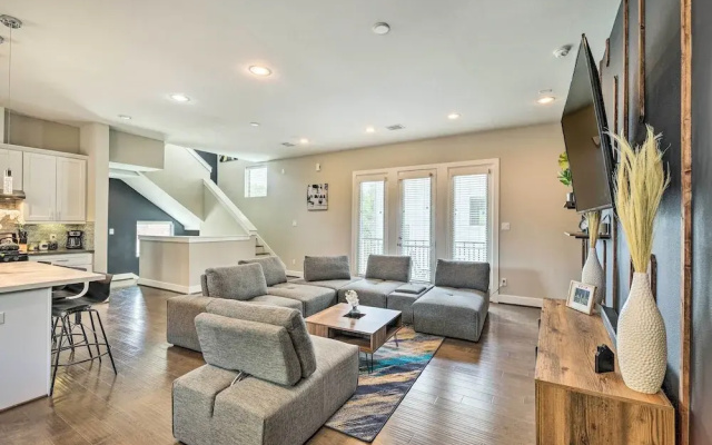 photo 5 of Stylish Houston Townhome ~ 3 Mi to Downtown!