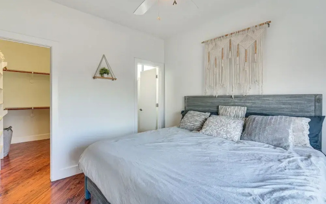 photo 3 of Pet-friendly Houston Townhome: 2 Mi to Downtown