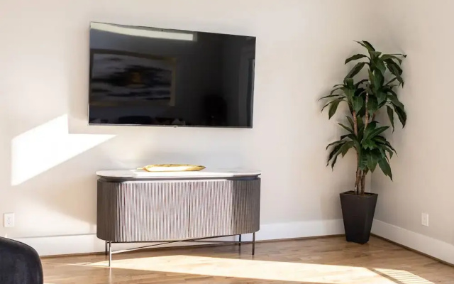 photo 3 of Stylish Luxury Downtown Home