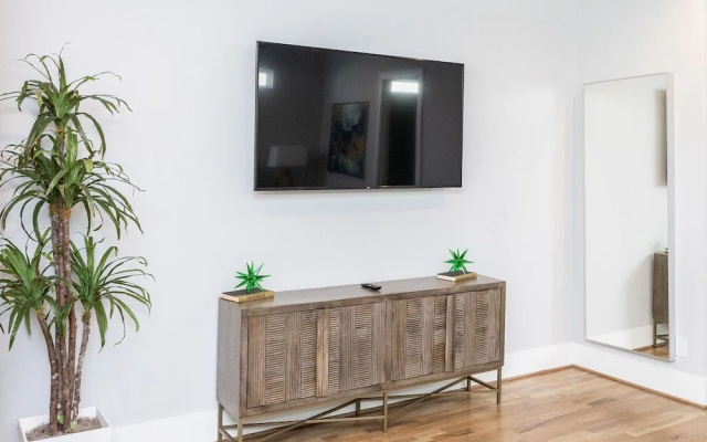 photo 4 of Stylish Luxury Downtown Home