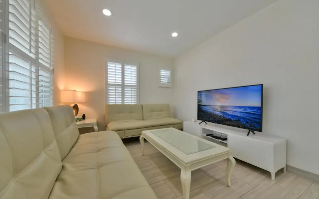 photo 2 of Stylish Modern Home by Disneyland & Downtown