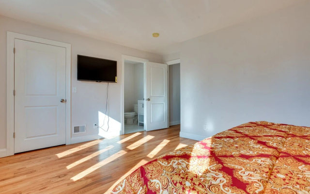 photo 3 of Stylish Newark, New Jersey, Vacation Rental!