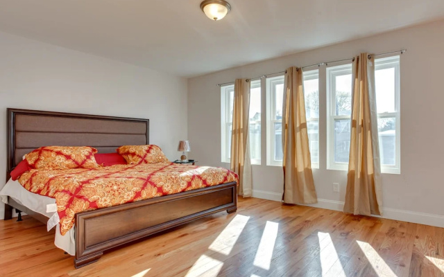 photo 4 of Stylish Newark, New Jersey, Vacation Rental!