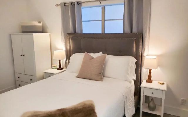 photo 2 of Stylish & Newly-Renovated Suites near Las Olas